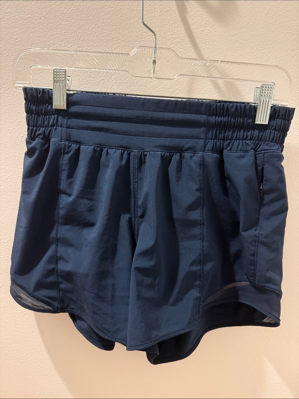 Lululemon Mid-Rise 5” Short Size 6